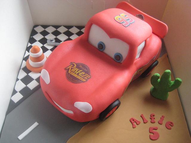 Lightening McQueen Cake - Cake by Sugar Sweet Cakes - CakesDecor