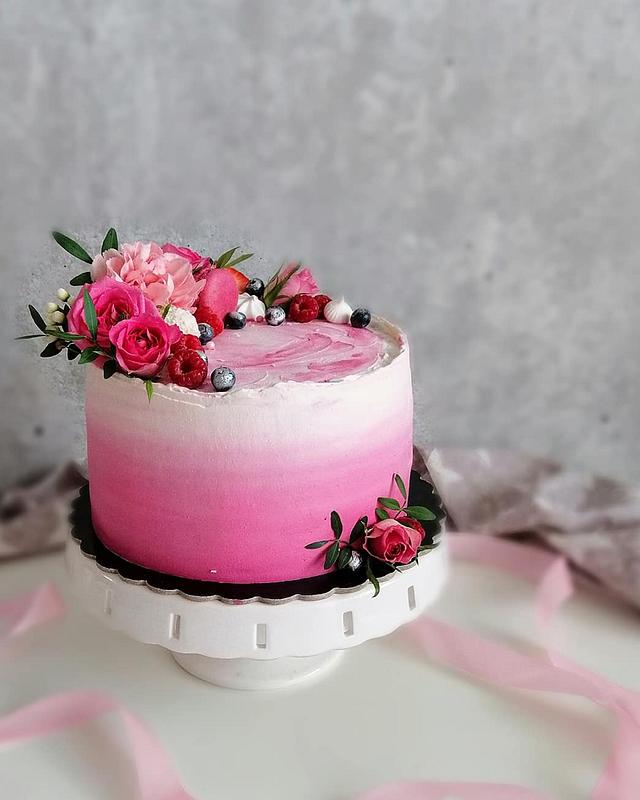 Pink ombre cake - Decorated Cake by Cakes Julia - CakesDecor