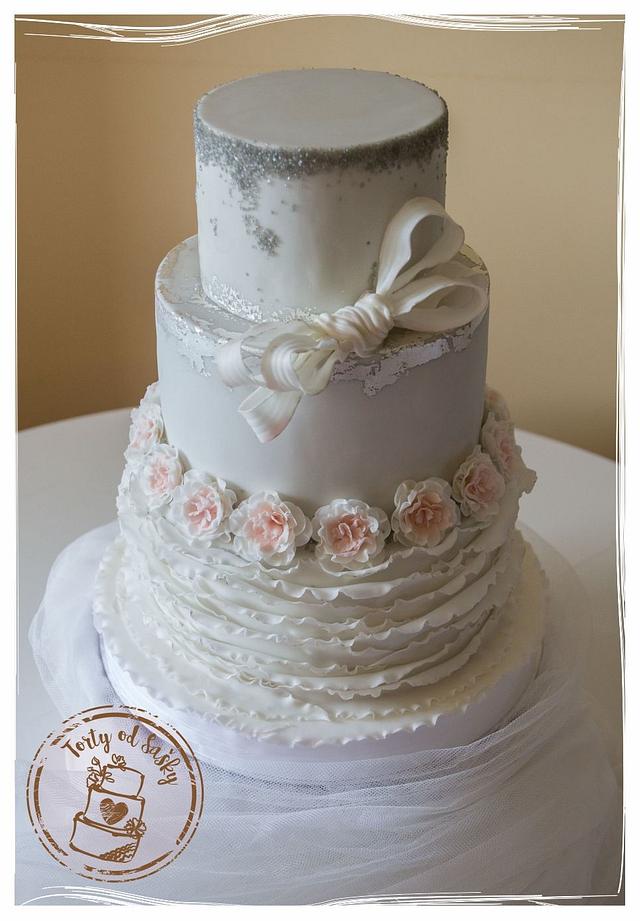 Wedding cake with silver - Cake by cakebysaska - CakesDecor