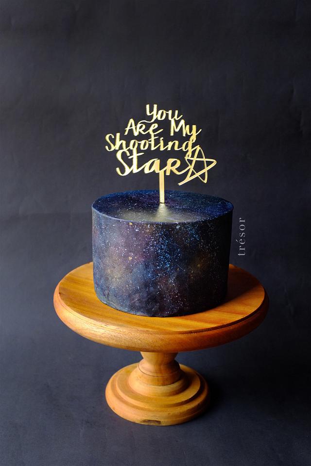 Shooting Star - Decorated Cake by Trésor Cakes & - CakesDecor