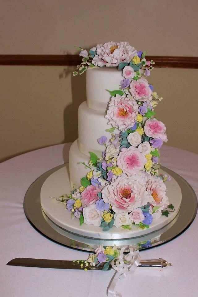 Cascading flowers - Decorated Cake by Katrinaskakes - CakesDecor