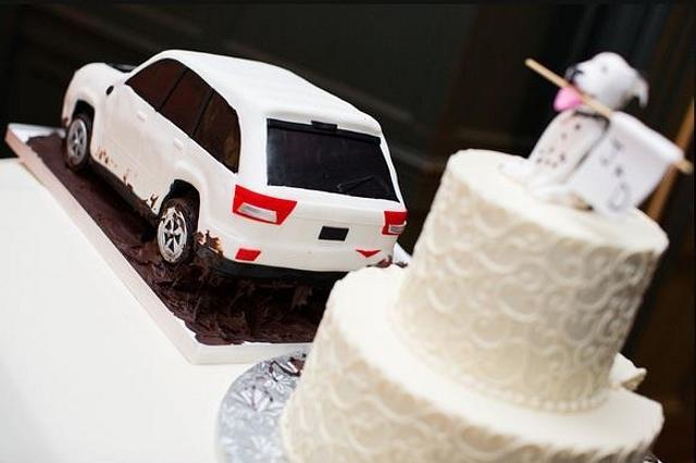 Jeep Wedding Cake - Cake by Premier Pastry - CakesDecor