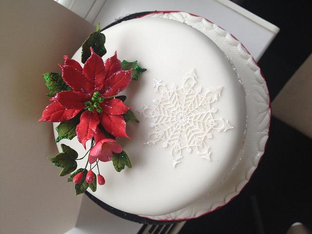 Pretty white Christmas cake - cake by Kath - CakesDecor