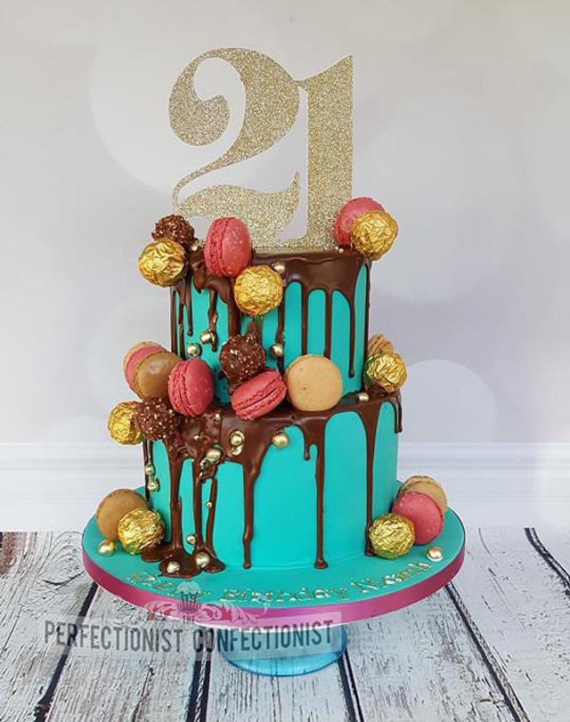Niamh - 21st Birthday Cake - Decorated Cake by Niamh - CakesDecor