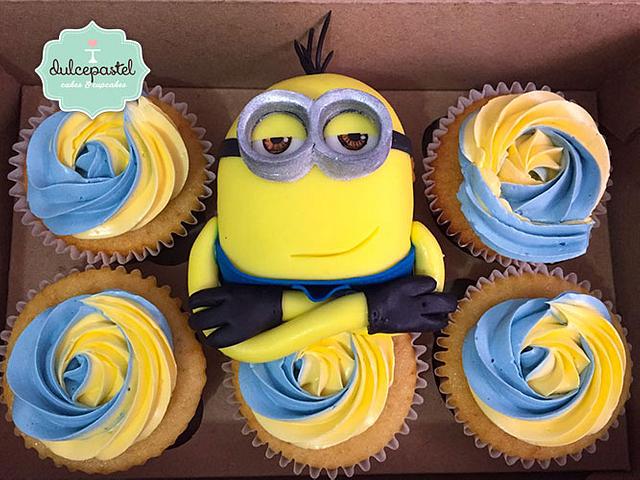 Cupcakes Minions Medellín - Decorated Cake by - CakesDecor