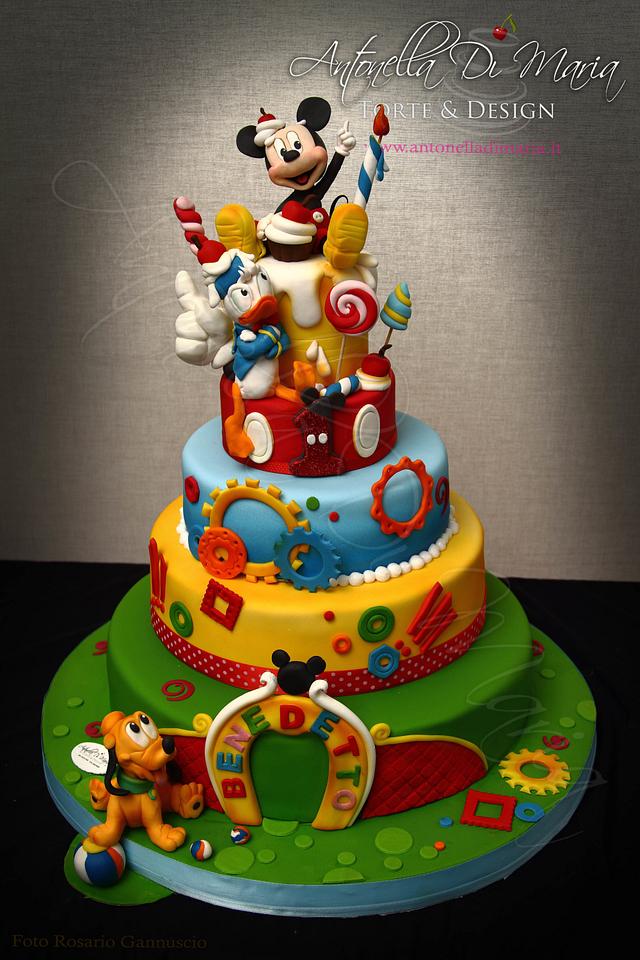 Mickey and friends - Decorated Cake by Antonella Di Maria - CakesDecor