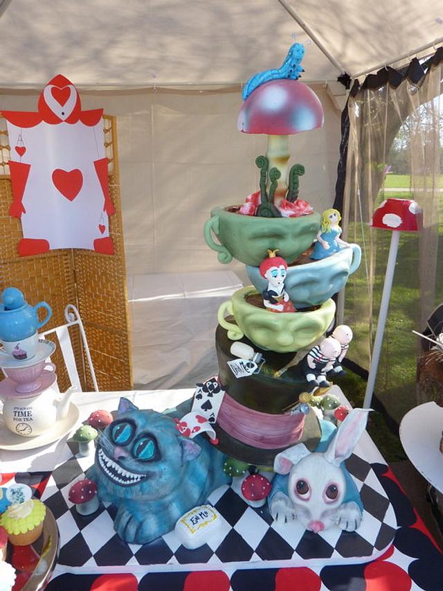 Alice In Wonderland Cake by Natasha CakesDecor