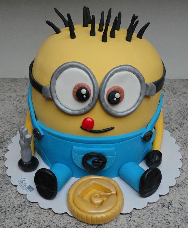 Minion cake - Decorated Cake by Paladarte El Salvador - CakesDecor