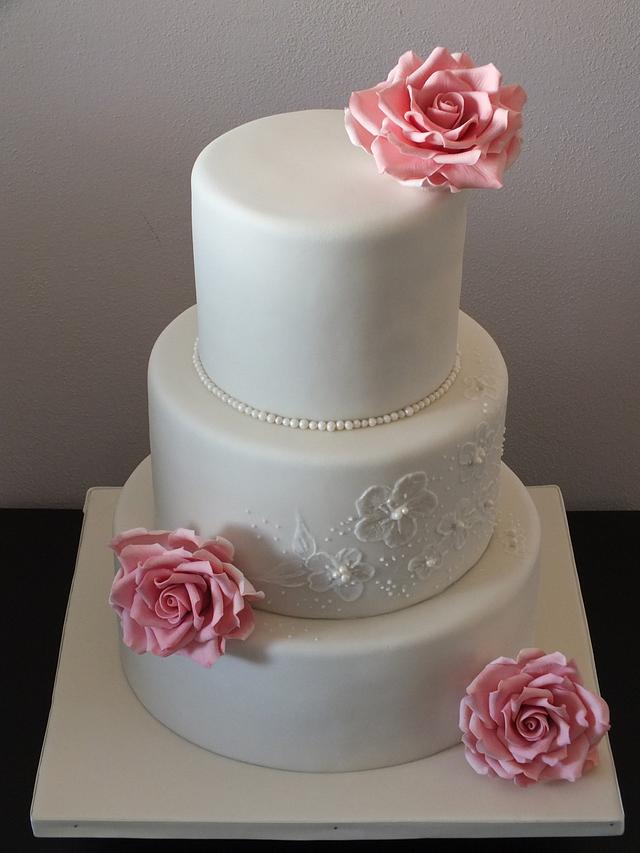 wedding cake - Decorated Cake by Janeta Kullová - CakesDecor