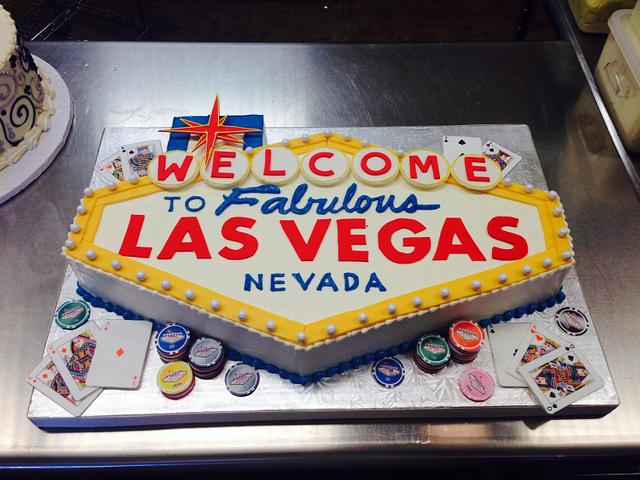 Las Vegas Sign - cake by Sarah Ono Jones - CakesDecor
