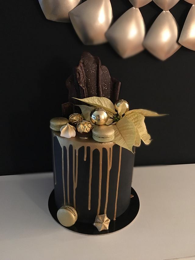 Drip Cake Black&Gold Special - Cake by Şebnem Arslan - CakesDecor