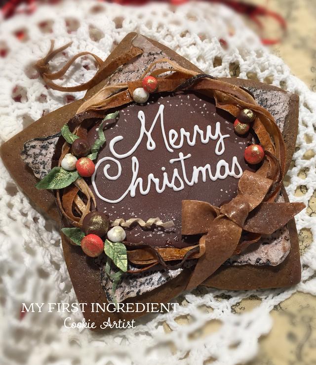 Gingerbread with edible fabric wreath 