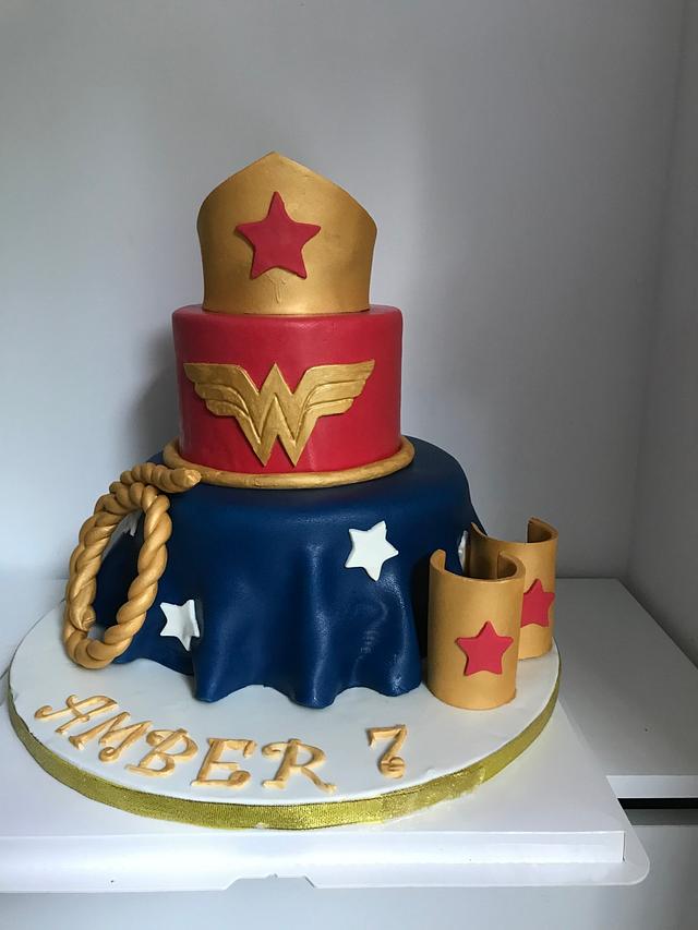 Wonderwoman - Decorated Cake by Emmascakeshk - CakesDecor