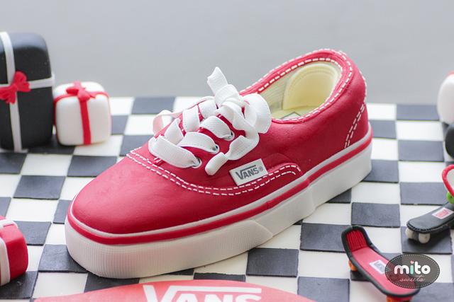 vans off the wall cake