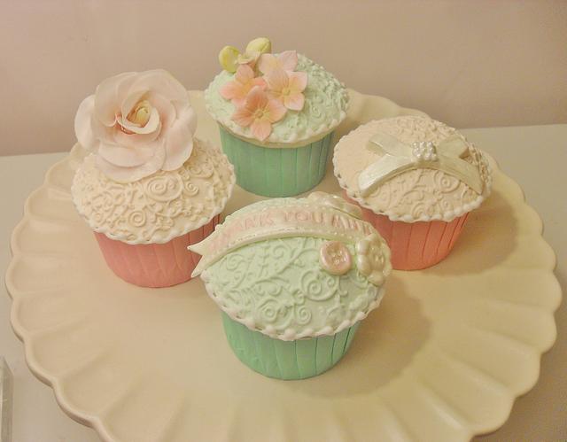 mother's day cupcakes - Cake by Cake Tales and Dreams - CakesDecor