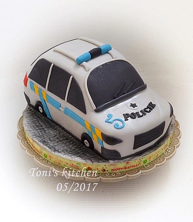 Police car - Cake by Cakes by Toni - CakesDecor