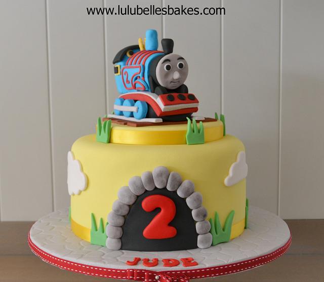 Thomas the Tank - Decorated Cake by Lulubelle's Bakes - CakesDecor