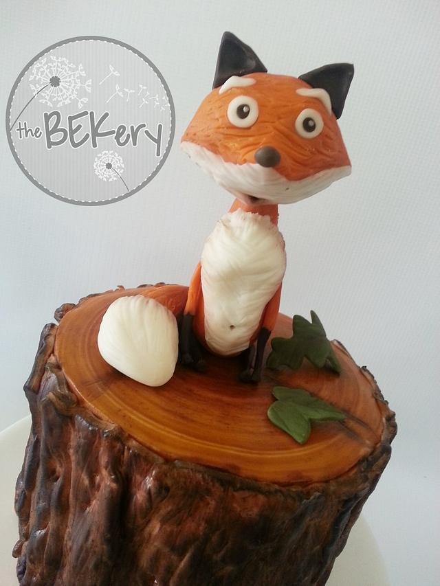 Fox on a stump - Decorated Cake by Rebecca Landry - CakesDecor