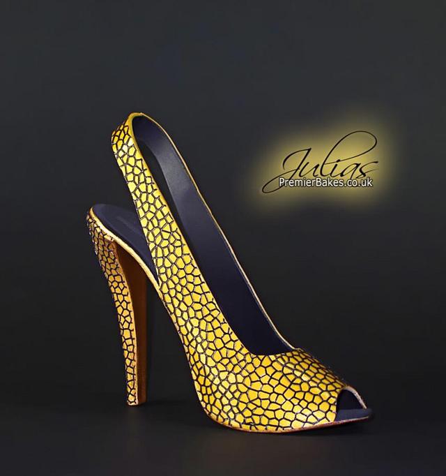 Claire Sugar Shoe Topper cake by Premierbakes (Julia