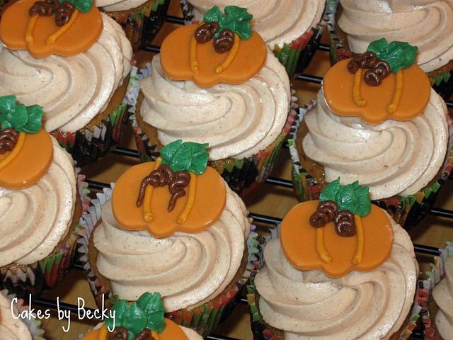 Pumpkin Spice Cupcakes with Pumpkin Toppers