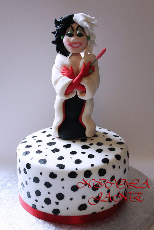 CRUELLA DEVILLE - Cake by nicola thompson - CakesDecor