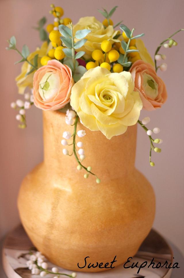 Golden Vase Cake by Sweet Euphoria NY CakesDecor