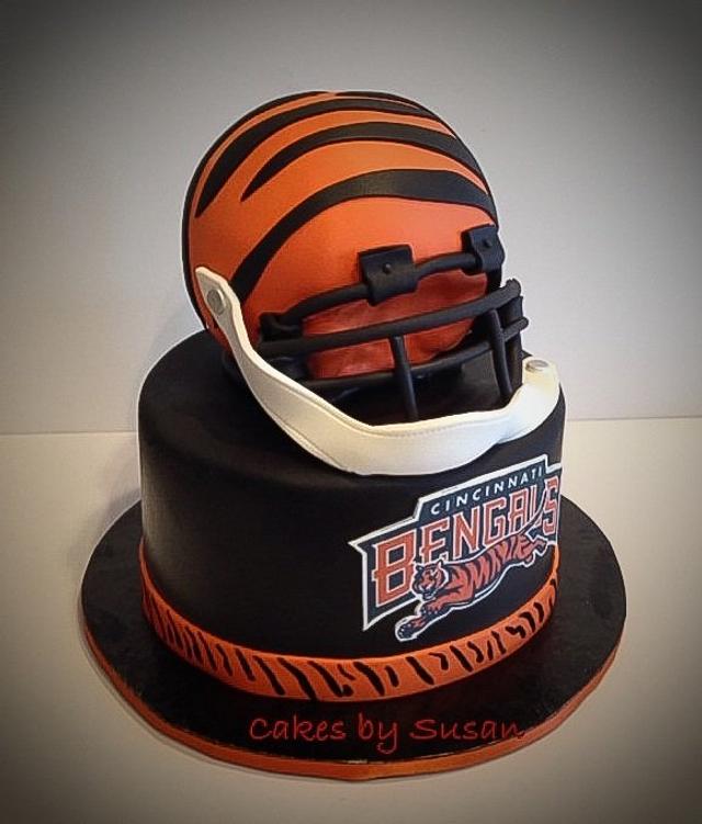 Super Bowl LVI 2022 Cincinnati Bengals Football Helmet Edible Cake