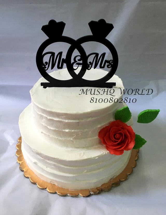 white wedding cake decorated with red roses Stock Photo - Alamy