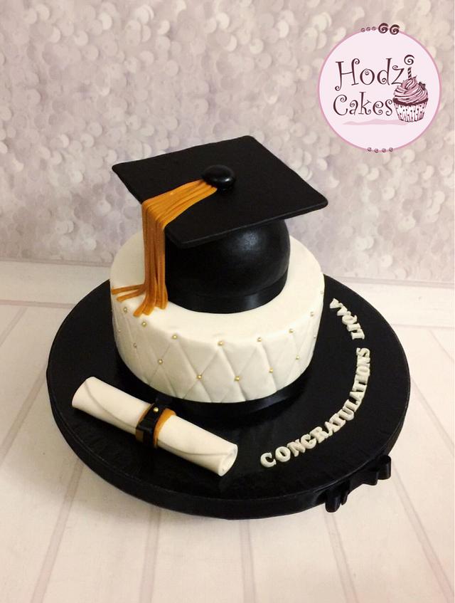 Graduation Cake 🎓🗞🎉 - Decorated Cake by Hend Taha-HODZI - CakesDecor