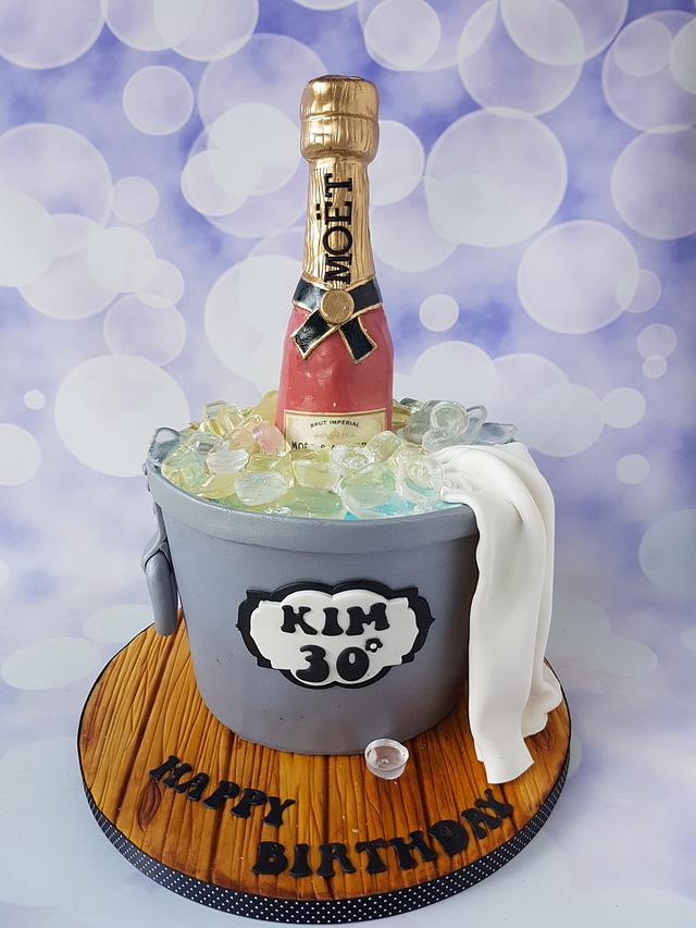 Ice bucket cake - Decorated Cake by Jenny Dowd - CakesDecor