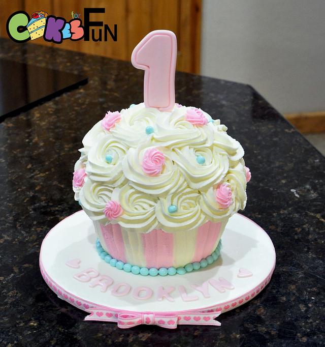 Cupcake smash cake - cake by Cakes For Fun - CakesDecor