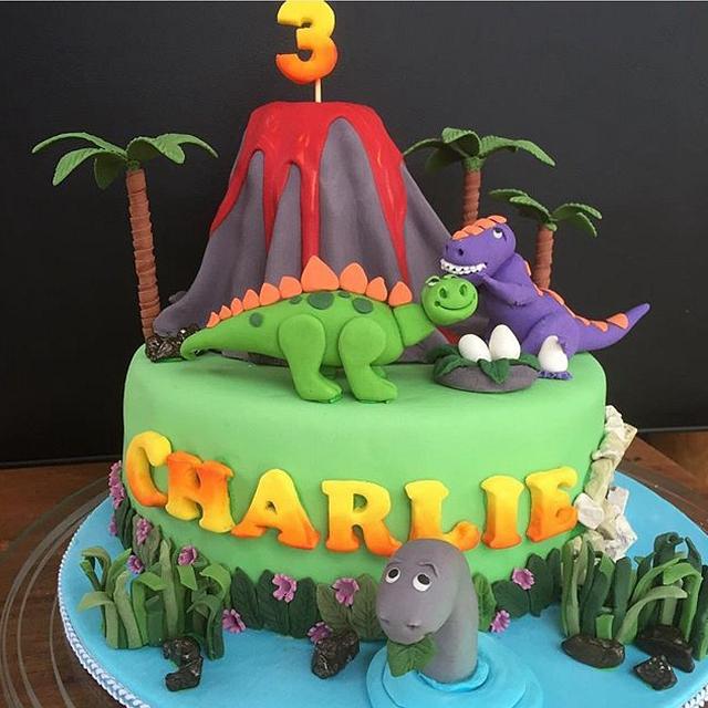 Dinosaur cake - Decorated Cake by Karen Blunden - CakesDecor