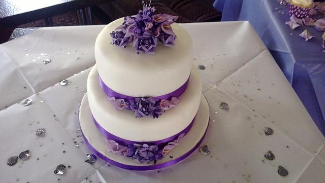 rose and lily wedding cake - Decorated Cake by maggie - CakesDecor