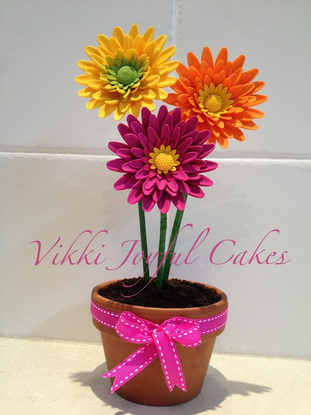 Gerbera flower pot cakes - Decorated Cake by Vikki Joyful - CakesDecor