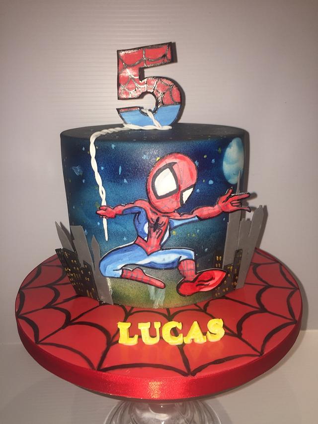 Spider-Man does New York - Decorated Cake by Claire Lynch - CakesDecor