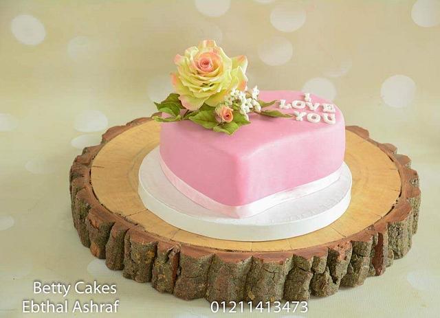 Anniversary heart shaped cake - Cake by BettyCakesEbthal - CakesDecor