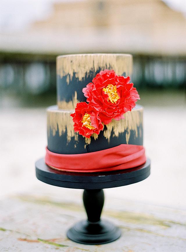 Wedding cake in black, gold and red. - Decorated Cake by - CakesDecor