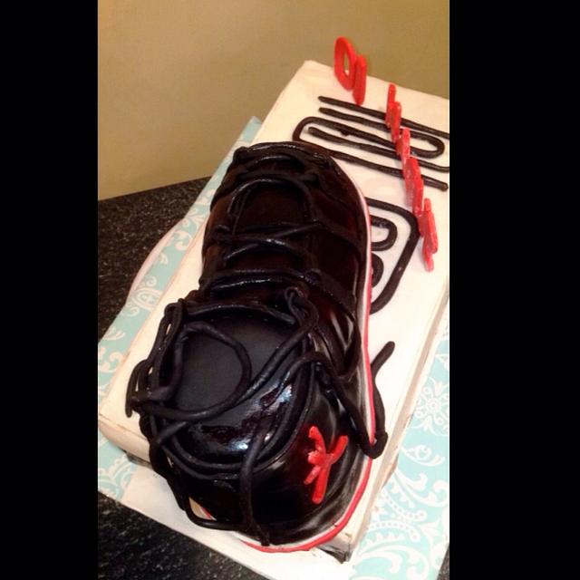 Jordan sneakers cake - Cake by Latifa - CakesDecor