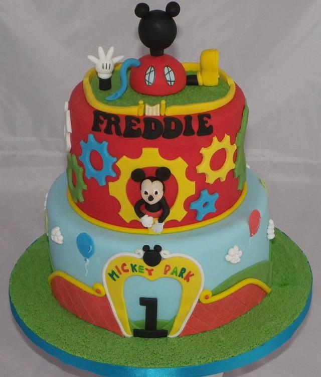 Mickey Clubhouse Cake - Decorated Cake by Kazmick - CakesDecor