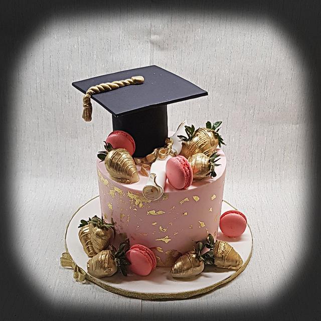 👨‍🎓Graduation cake👩‍🎓 - Decorated Cake by The Custom - CakesDecor