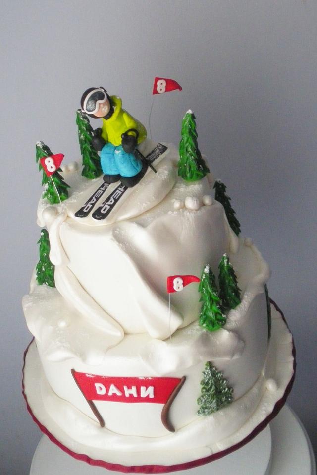 Skiing cake - Decorated Cake by Rositsa Lipovanska - CakesDecor