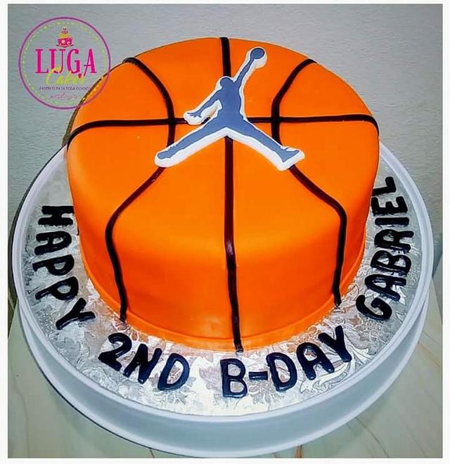 Basketball Cake Decorated Cake By Luga Cakes Cakesdecor 