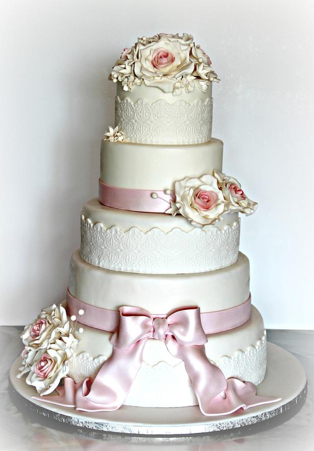 Wedding Roses - Decorated Cake by Patrizia Laureti LUXURY - CakesDecor