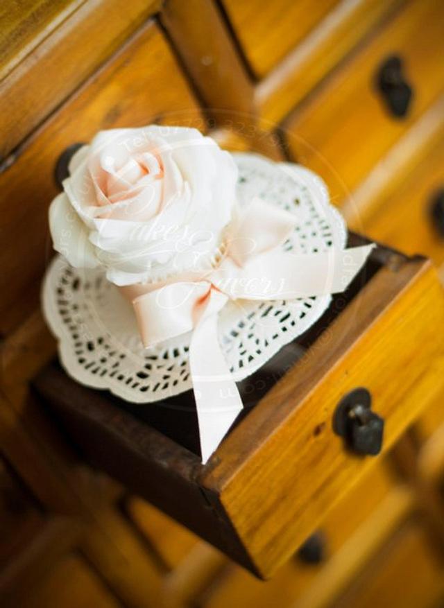 Vintage wedding cake dessrt table