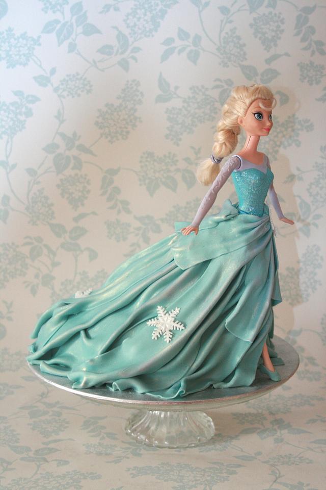 Walking Elsa Cake Cake By Alison Lee Cakesdecor