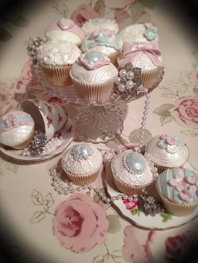 Vintage couture cupcakes - Cake by Jenna - CakesDecor
