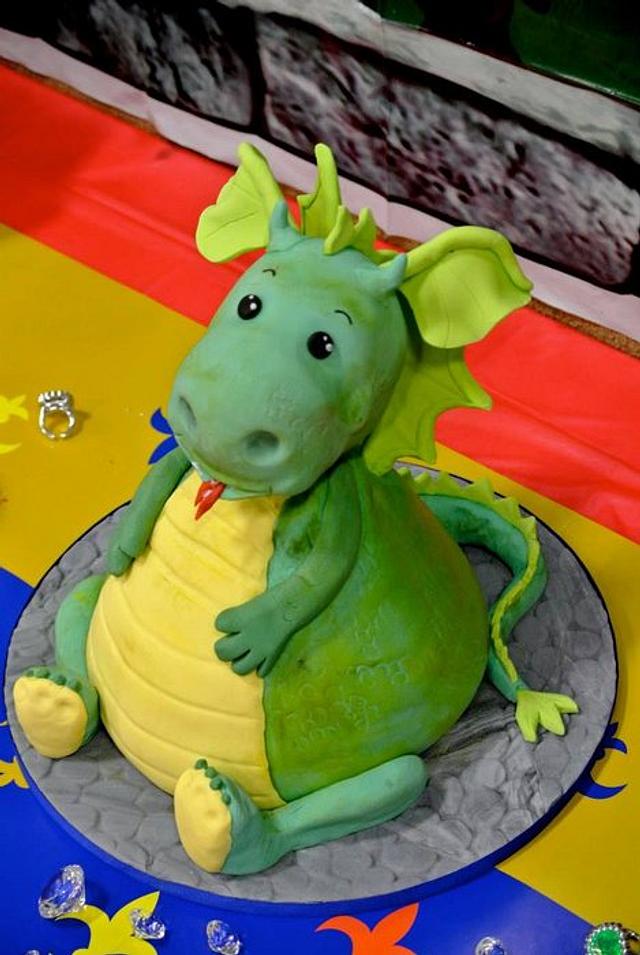 Knight Jonah's dragon - cake by Magda's cakes - CakesDecor