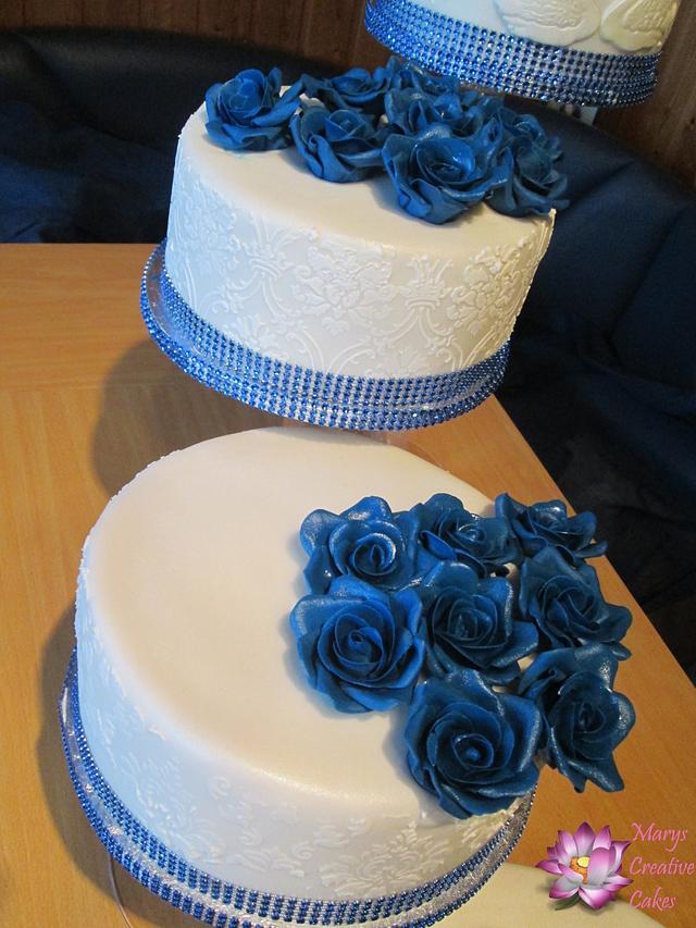 Blue white Wedding Cake - Cake by Mary Yogeswaran - CakesDecor