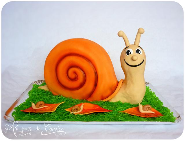 Snail cake - Cake by Au pays de Candice - CakesDecor