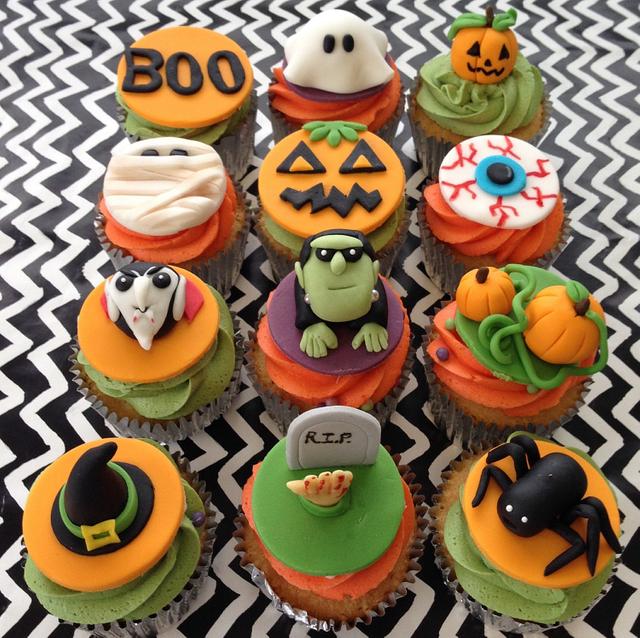 Halloween cupcakes - Decorated Cake by Cupcake-heaven - CakesDecor